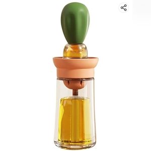 Oil dispenser with silicone brush